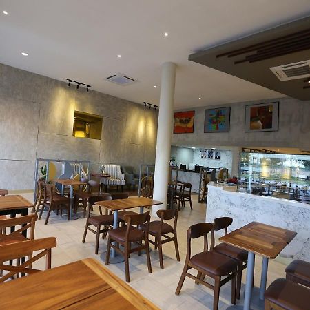 The Quay Boutique Hotel Phnom Penh Exterior photo