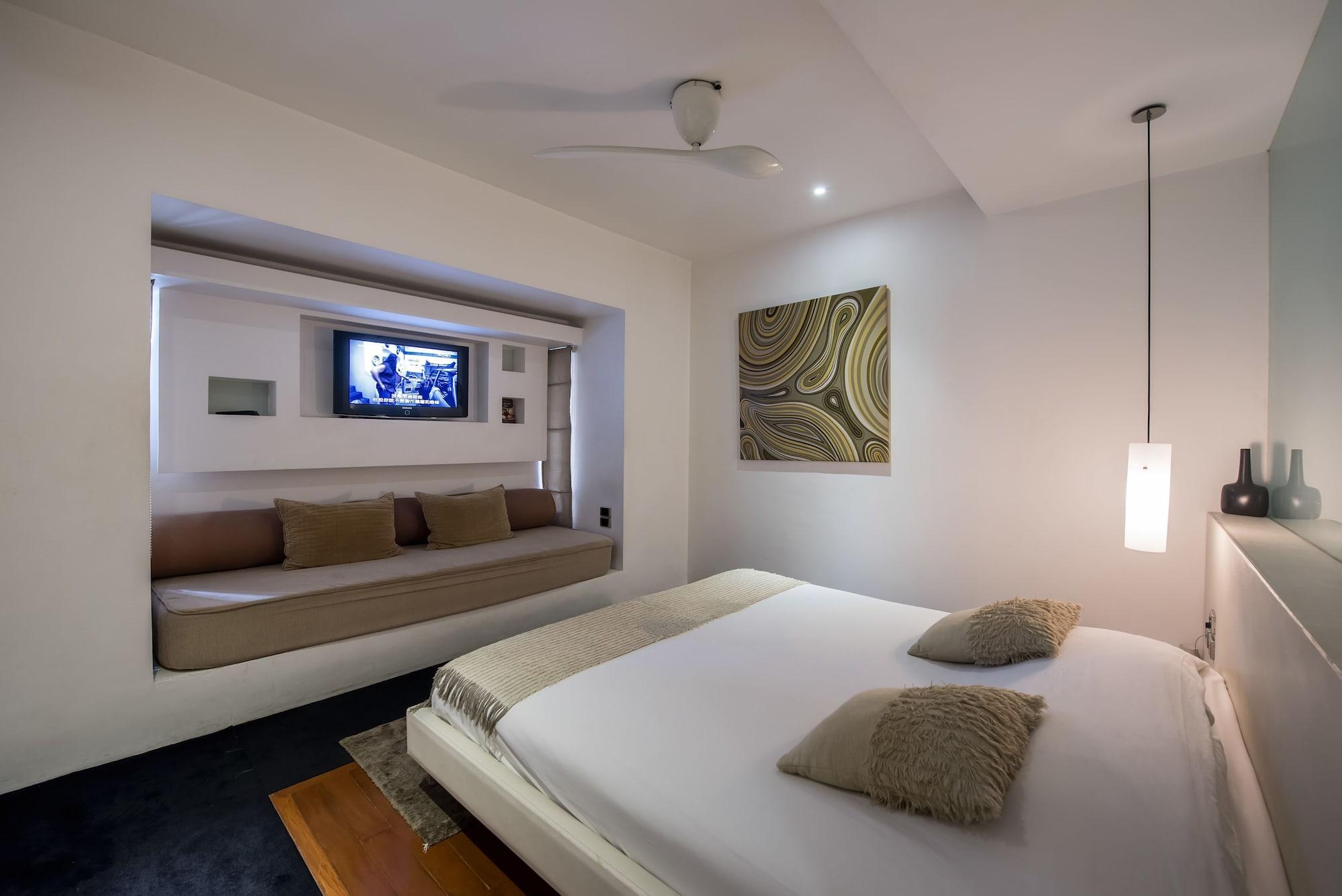 The Quay Boutique Hotel Phnom Penh Exterior photo