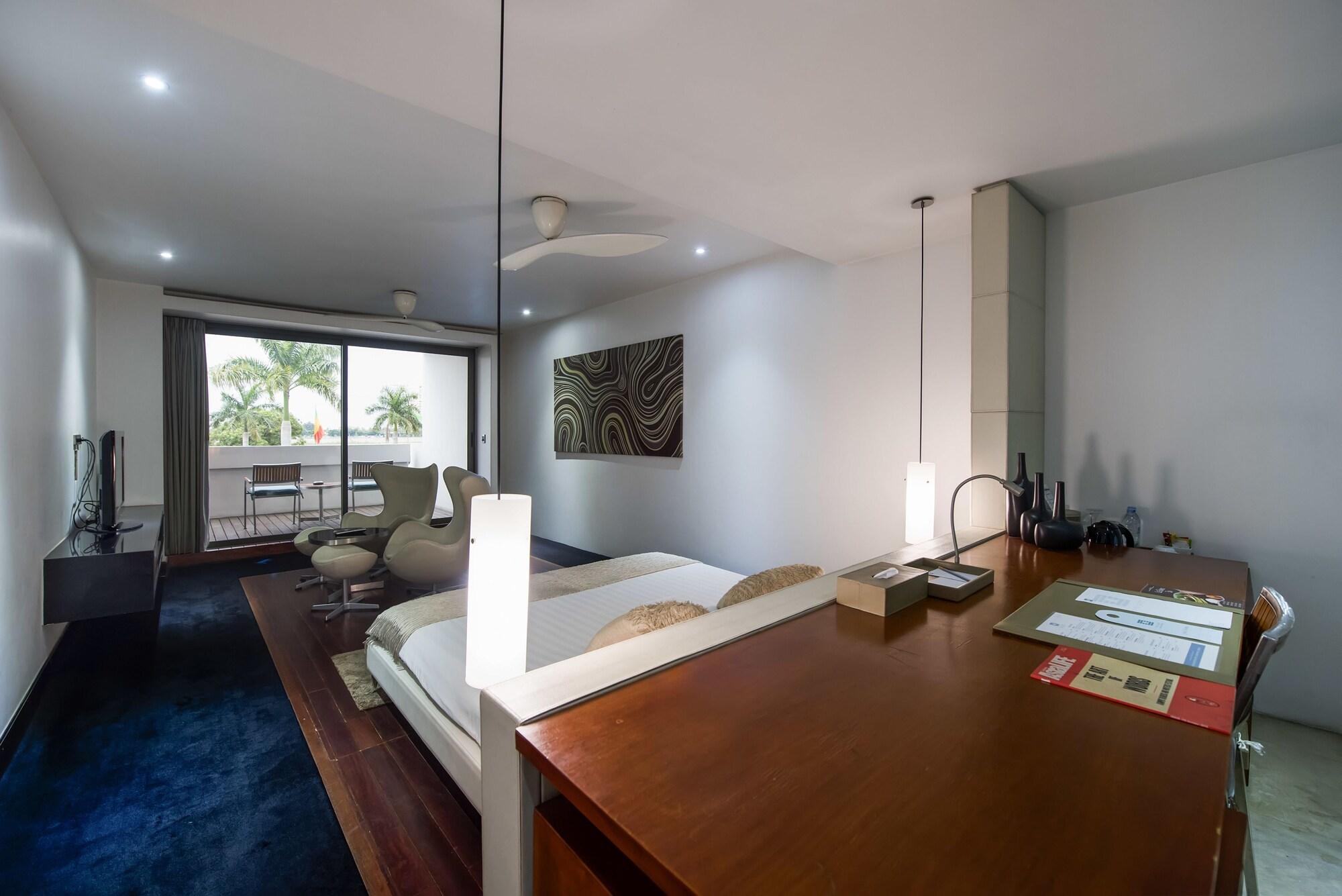 The Quay Boutique Hotel Phnom Penh Exterior photo