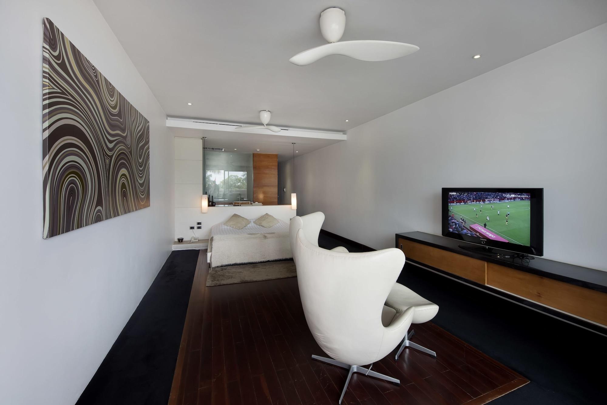 The Quay Boutique Hotel Phnom Penh Exterior photo