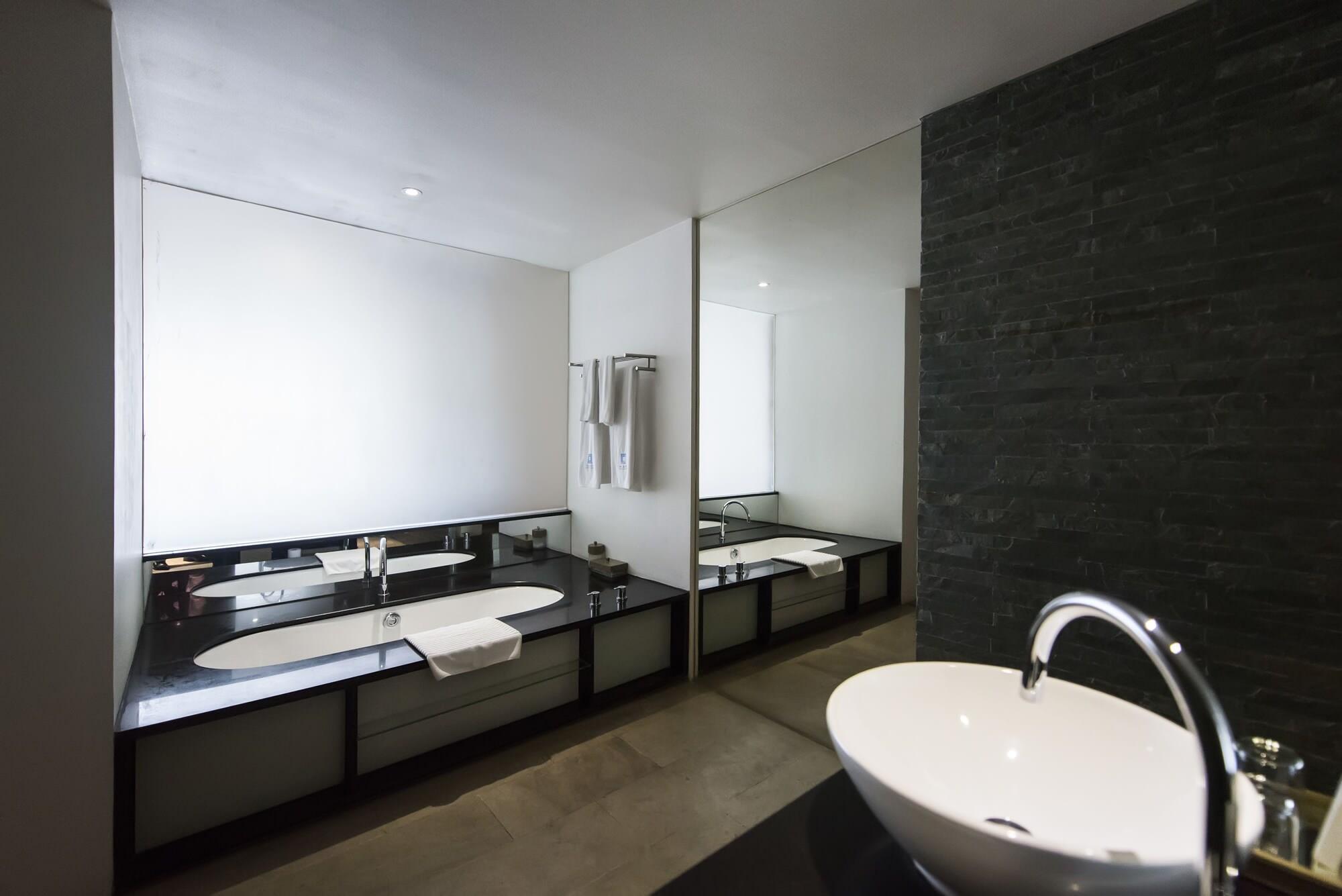 The Quay Boutique Hotel Phnom Penh Exterior photo