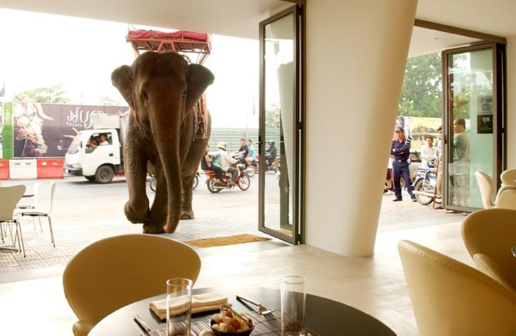 The Quay Boutique Hotel Phnom Penh Exterior photo