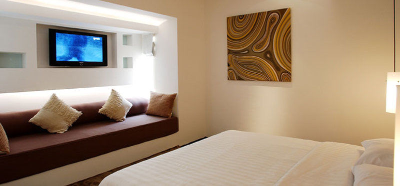 The Quay Boutique Hotel Phnom Penh Exterior photo