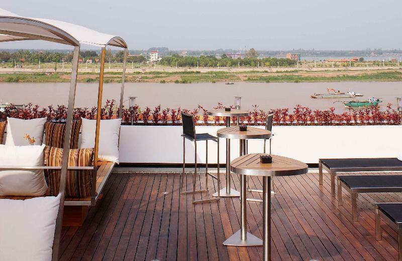 The Quay Boutique Hotel Phnom Penh Exterior photo