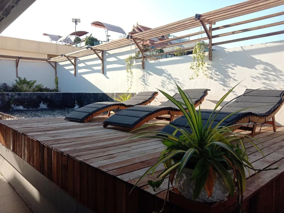 The Quay Boutique Hotel Phnom Penh Exterior photo